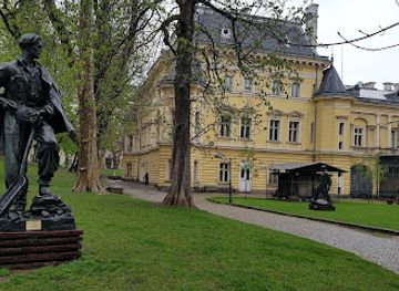 bulgaria/northeast-bulgaria/landmark/man-with-shovel-statue