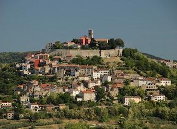 slovenia/littoral/landmark/motovun