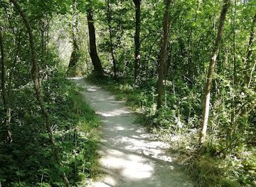 france/rhone-alpes/landmark/ile-de-la-table-ronde