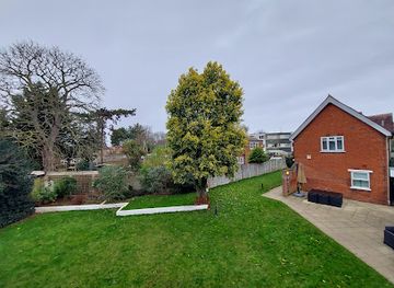 united-kingdom/surrey/landmark/st-anne-s-well