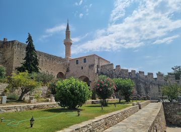 turkiye/aeolis/landmark/cesme-castle