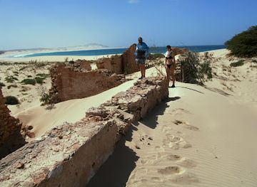 cabo-verde/praia-do-curral-velho/landmark/chamine-de-chaves
