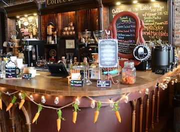 iowa/ottumwa/landmark/top-hat-coffee-and-entertainment