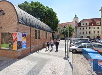 czechia/prague/landmark/kuracka-zed