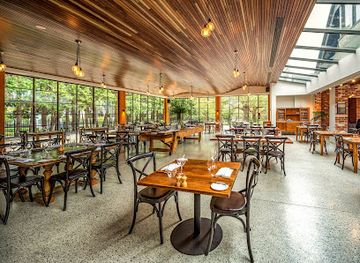 australia/yarra-valley/landmark/coombe-yarra-valley-restaurant-cellar-door-tours-and-wedding-venue