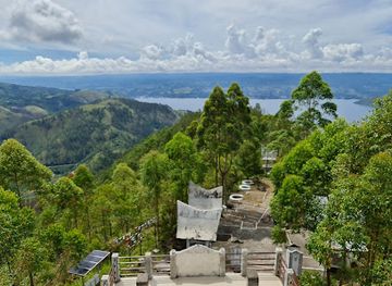indonesia/lake-toba/landmark/menara-pandang-tele