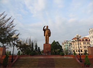 vietnam/can-tho/landmark/ho-chi-minh-monument