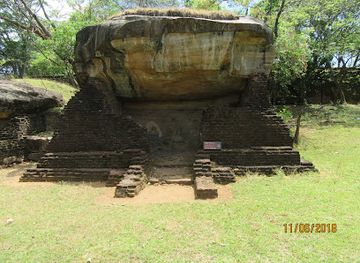 sri-lanka/polonnaruwa-district/landmark/kuda-gal-viharaya