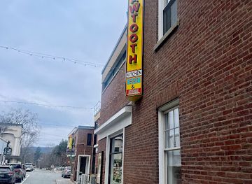 new-hampshire/hanover/landmark/sawtooth-kitchen-bar-and-stage