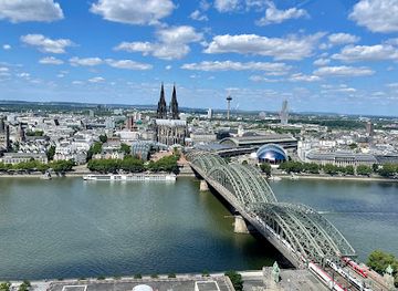 germany/hohenzollern-castle/landmark/hohenzollern-bridge