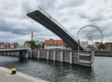 poland/gdansk/landmark/footbridge-to-olowianka-bascule-bridge