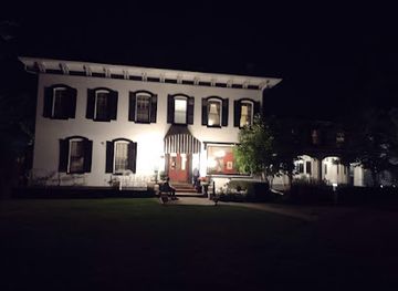 wisconsin/lake-geneva/landmark/the-speakeasy-bar-at-maxwell