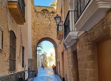 spain/cadiz/landmark/arco-de-la-rosa