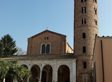 italy/emilia-romagna/landmark/dante-s-tomb