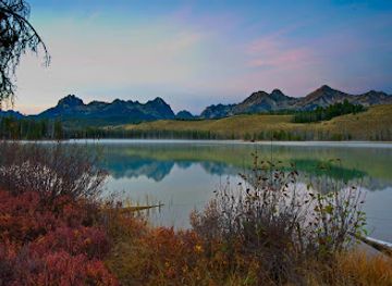 idaho/sawtooth/landmark/little-redfish-lake