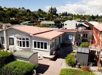 new-zealand/wanaka/landmark/adventure-wanaka-hostel