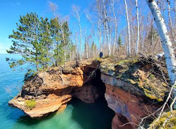 wisconsin/apostle-islands-national-lakeshore/landmark/lakeshore-trail-trailhead