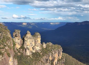Three Sisters walk