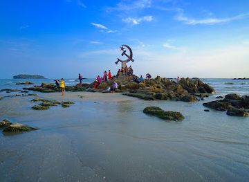 india/malabar-coast/landmark/muzhappilangad-drive-in-beach