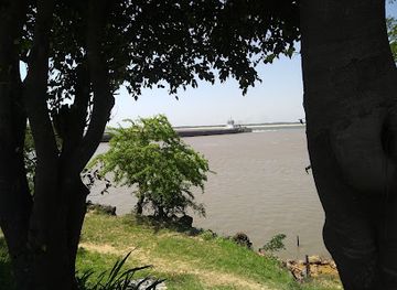 paraguay/rio-paraguay/landmark/mastil-hermandad-argentina-paraguay