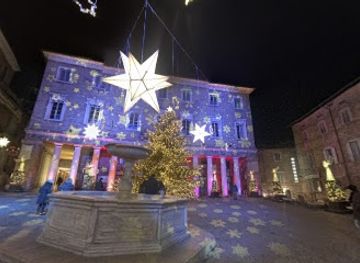 italy/urbino/landmark/piazza-della-repubblica