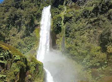 chile/pucon/landmark/salto-el-leon