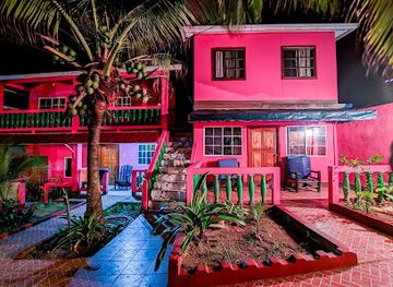 nicaragua/corn-islands/landmark/las-palmeras-beachfront-hotel