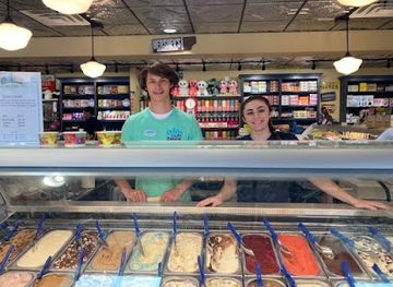 idaho/meridian/landmark/cravin-s-candy-emporium-meridian