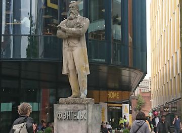 united-kingdom/manchester/landmark/friedrich-engels-statue