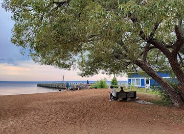wisconsin/bayfield/landmark/washington-avenue-beach