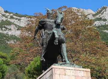 albania/kruja/landmark/statue-of-skanderbeg