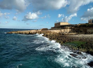 malta/harbour-area/landmark/fort-rinella