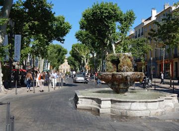 france/aix-en-provence/quartier-sextius-mirabeau/landmark/fontaine-des-neuf-canons