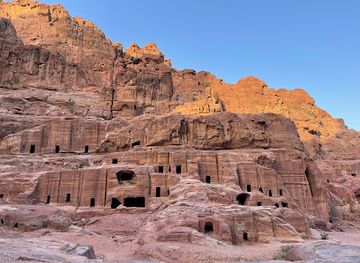 jordan/petra/wadi-musa/landmark/tomb-of-unayshu