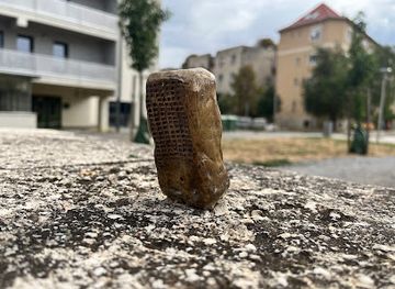 hungary/mecsek/landmark/25-emeletes-magashaz-szobra