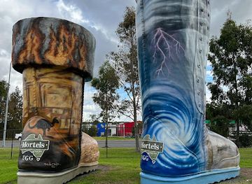 australia/new-england/landmark/the-big-ugg-boots