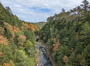 vermont/quechee-gorge/landmark/quechee-gorge-gifts-sportswear