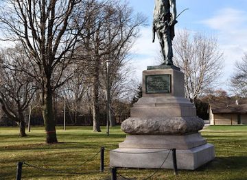 wisconsin/oshkosh/landmark/chief-oshkosh-statue