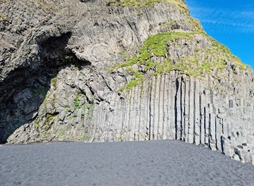 iceland/southern-region/landmark/halsanefshellir-cave