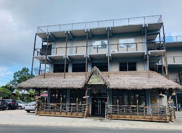 palau/koror-town/landmark/the-canoe-house