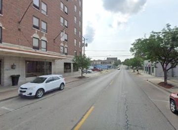 illinois/northwestern-illinois/landmark/james-bruce-round-barn