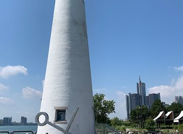 michigan/detroit/landmark/milliken-state-park-lighthouse