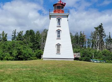 canada/prince-edward-island-national-park/landmark/cape-bear-lighthouse-and-marconi-station