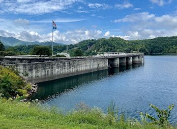 north-carolina/great-smoky-mountains/landmark/tva-fontana-dam-visitors-center
