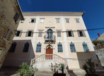 Palača Besenghi degli Ughi