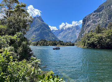 new-zealand/fiordland-national-park/landmark/milford-track-trailhead-sandfly-point