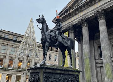 united-kingdom/renfrewshire/landmark/equestrian-statue-of-the-duke-of-wellington-glasgow