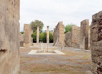 italy/pompeii/pompeii-archaeological-park/landmark/house-of-pansa