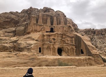jordan/al-maghtas/landmark/obelisk-tomb-bab-as-siq-triclinium