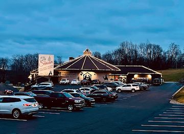 ohio/amish-country/landmark/tis-the-season